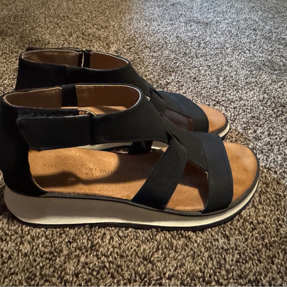 Stylish Black Adrienne Vittadini Women's Sandals